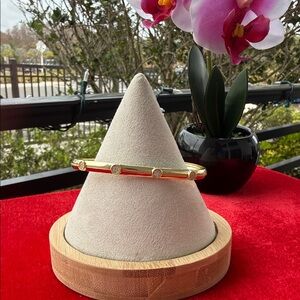 Elegant Gold Bracelet with Diamond Accents